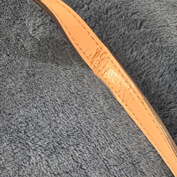 Michael Kors Beige Crossbody Bag with Gold Chain - Picture 3 of 5